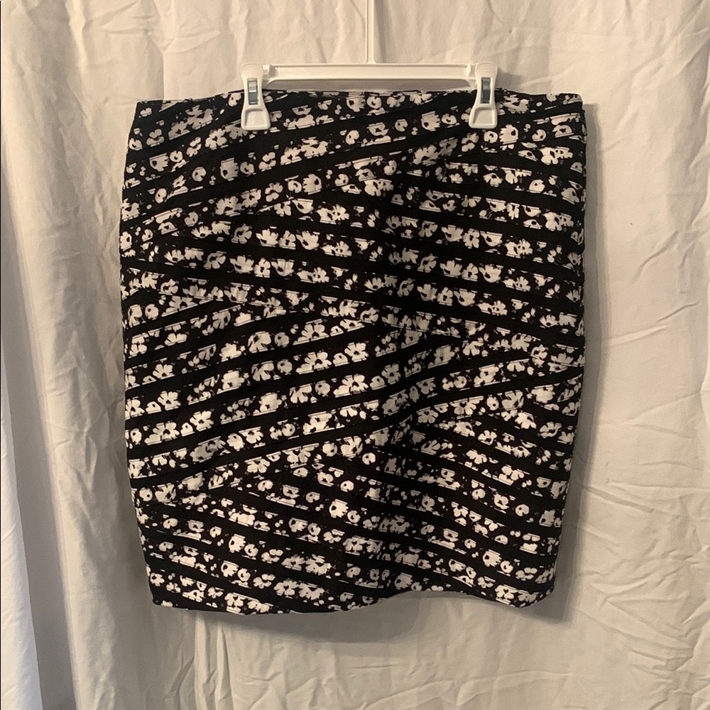 White House Black Market - Black and White - Ruched Pencil Skirt